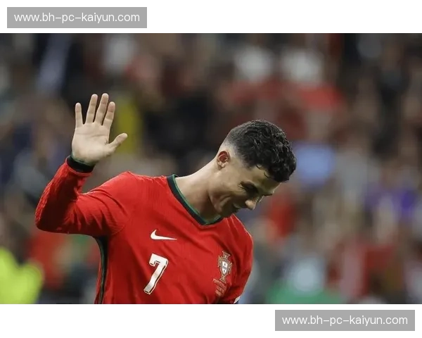 图尔的金色荣耀，圣红星的璀璨光芒：一场穿越时空的足球传奇